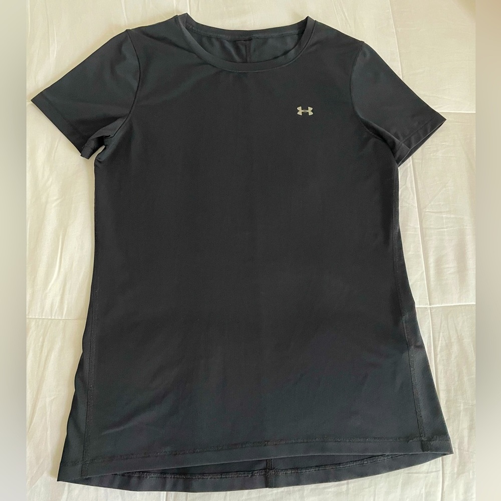 Women’s Under Armour Dri Fit short sleeve shirt size small